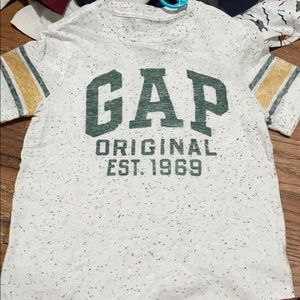 Gap T-shirt
